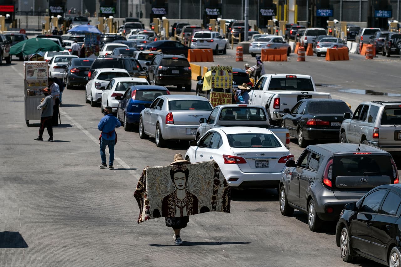 EEUU dice que las restricciones de viaje "siguen vigentes" en la frontera: a quiénes afecta y quiénes pueden viajar