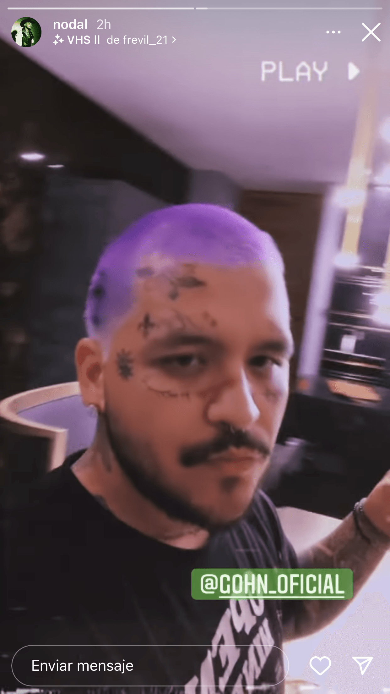 Para sorpresa de sus seguidores, Nodal se mostró con otra nueva imagen el 5 de junio de 2022, en ella tiene el cabello teñido de morado con detalles de cruces de color negro.