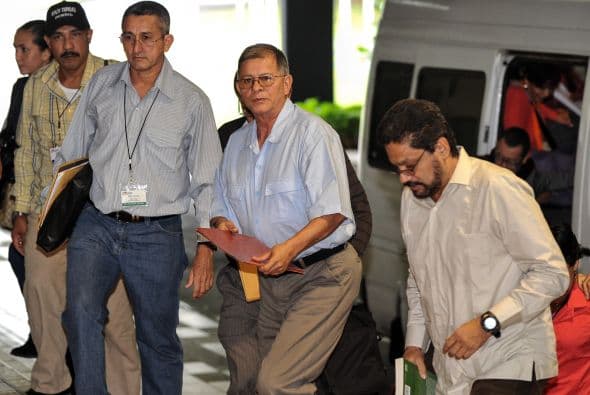 A pocas horas de entrar en funcionamiento la página web por la que los colombianos pueden participar en el proceso de diálogo entre el Gobierno y las FARC se han recibido cerca de tres mil propuestas encaminadas a encontrar la paz en un país que lleva casi 50 años de conflicto armado. Ver toda la información