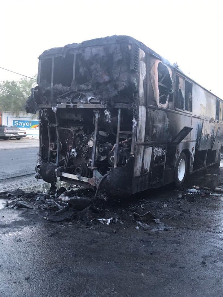 Sólo fueron daños materiales, pero este vehículo ya no se podrá reparar, pues fue pérdida total.