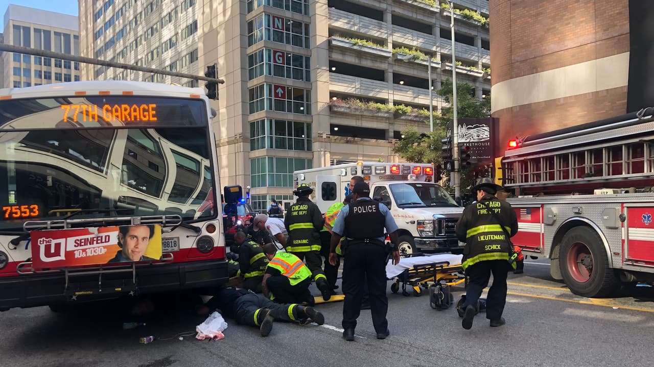 Un camión de CTA atropella a una mujer en el centro de Chicago