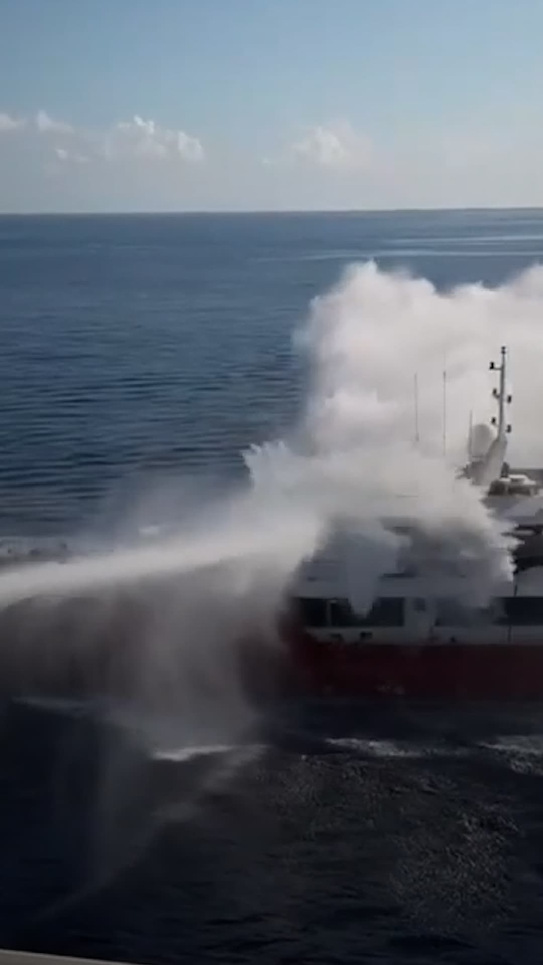 Taiwán usa un cañón de agua contra un barco pesquero chino por ingresar a aguas restringidas