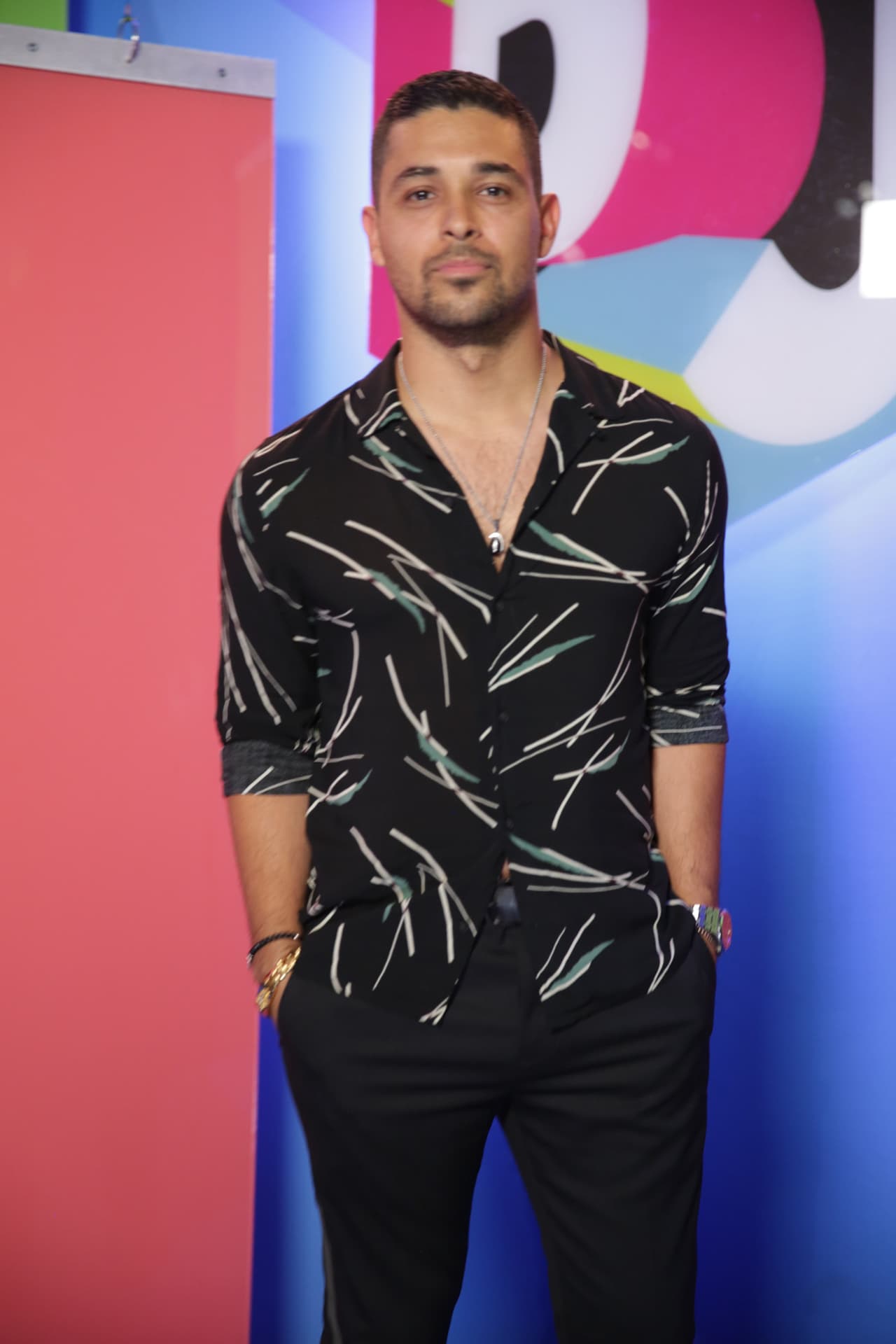Wilmer Valderrama fue muy casual, pero dejó a varias chicas con la boca abierta.