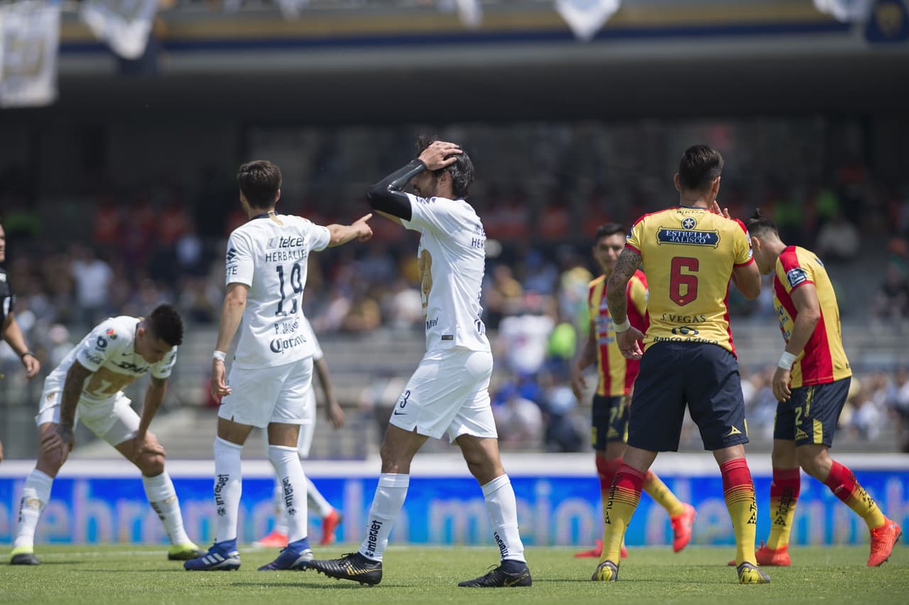 La reacción de Pumas fue furiosa en el segundo tiempo, ya que además de anotar dos goles estrelló cuatro balones en los palos a los minutos 55', 56' y 86' (este último en los dos verticales).