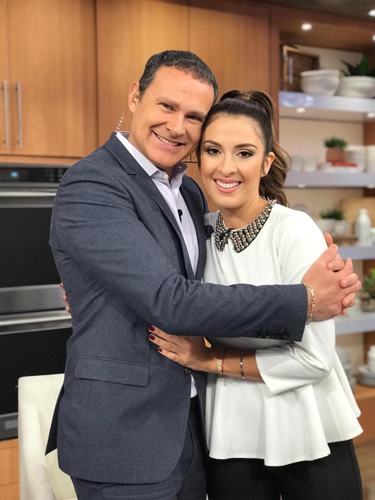 Maity Interiano pasó a felicitar a Alan y desearle lo mejor en este nuevo año que comienza.