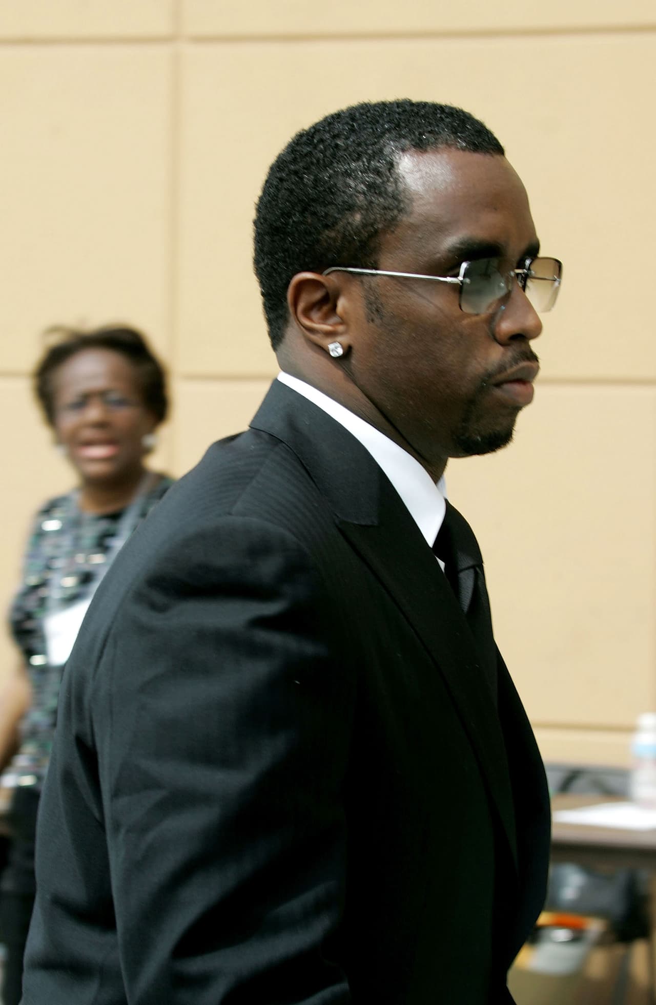 <h2 class="cms-H2-H2">Conocido por la justicia</h2>
<br>
<br>En 2015, Sean 'Diddy' Combs fue arrestado durante un altercado, en un partido de fútbol americano de su hijo, en la Universidad de California en Los Ángeles (UCLA).
<br>
<br>Los cargos fueron retirados posteriormente.