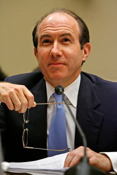 5. PHILIPPE P. DAUMAN, VIACOM- Tras ver el porcentaje de incremento de salario de otros CEO, saber que Dauman sólo tuvo un aumento del 49% parecería muy poco, pero de inmediato se puede cambiar de opinión al conocer que su paga anual en 2011 fue de $43.1 millones.