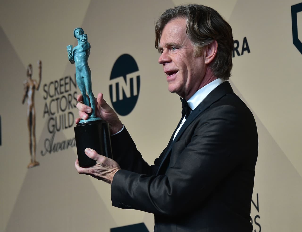 Actor William H. Macy, winner of the Outstanding Performance by a Male Actor in a Comedy Series award for 'Shameless,' poses in the press room during the 23rd Annual Screen Actors Guild Awards at the Shrine Exposition Center on January 29, 2017 in Los Angeles, California. / AFP / FREDERIC J. BROWN (Photo credit should read FREDERIC J. BROWN/AFP/Getty Images)