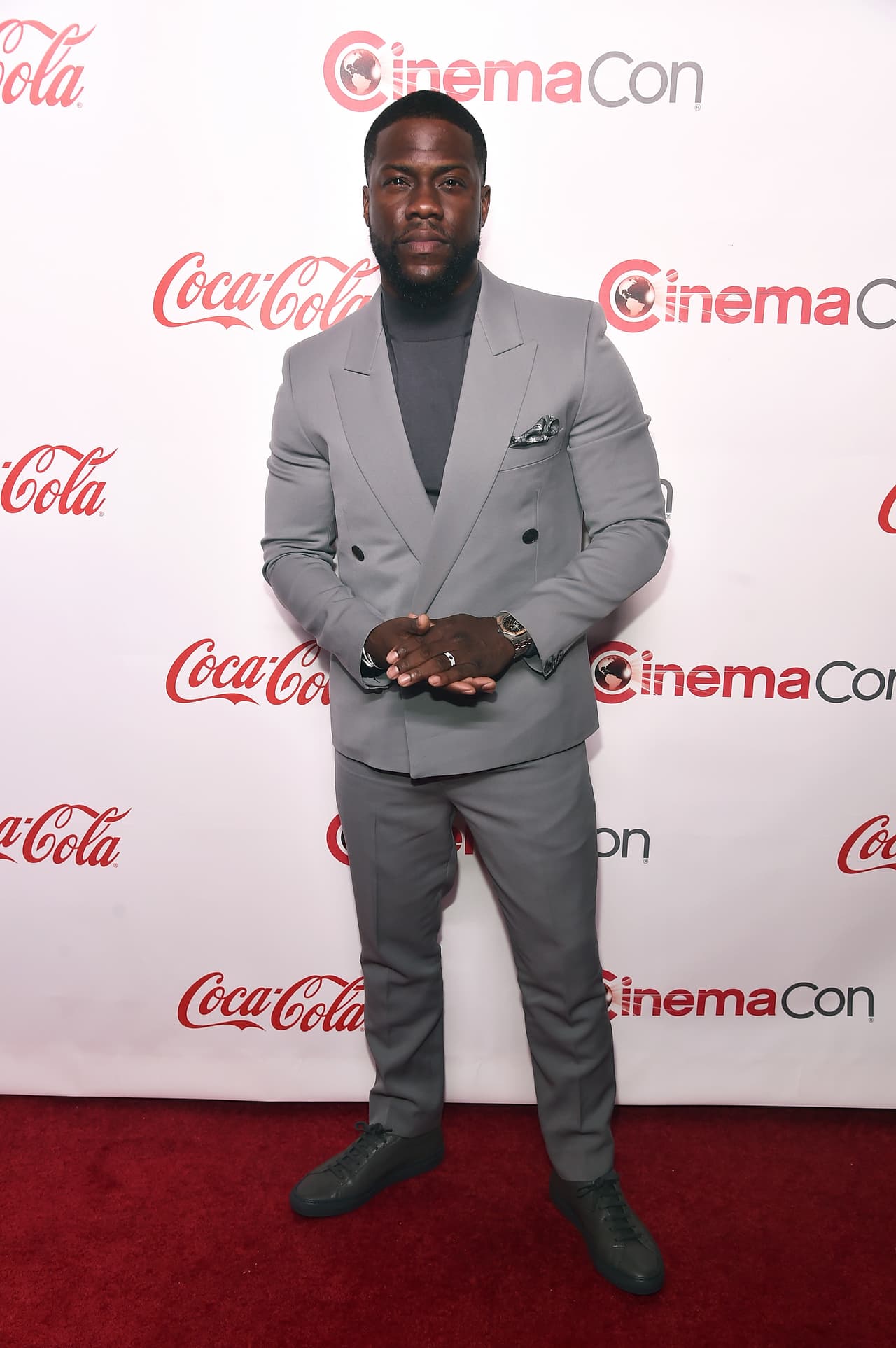 El accidente del actor y comediante evitó que asistiera, por lo que Kelly hizo algunas llamadas, según dijo la cantante en un adelanto de su show, para evitar no quedarse sin invitado.