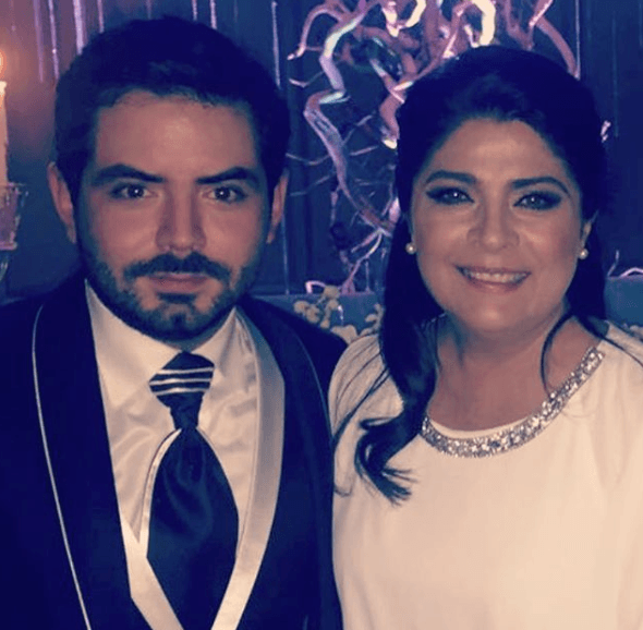 El primogénito de Victoria Ruffo solo pudo convencerla de llevarlo de vuelta a casa prometiéndole casarse con ella y tener hijos. Al bajarse del vehículo, Derbez comenzó a gritarle por haberlo retenido en contra de su voluntad.