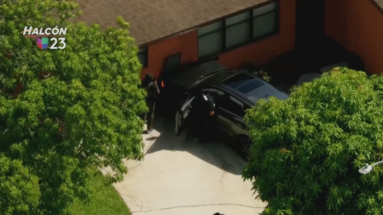 Vehículo se estrella contra una casa tras una persecución policial en Fort Lauderdale