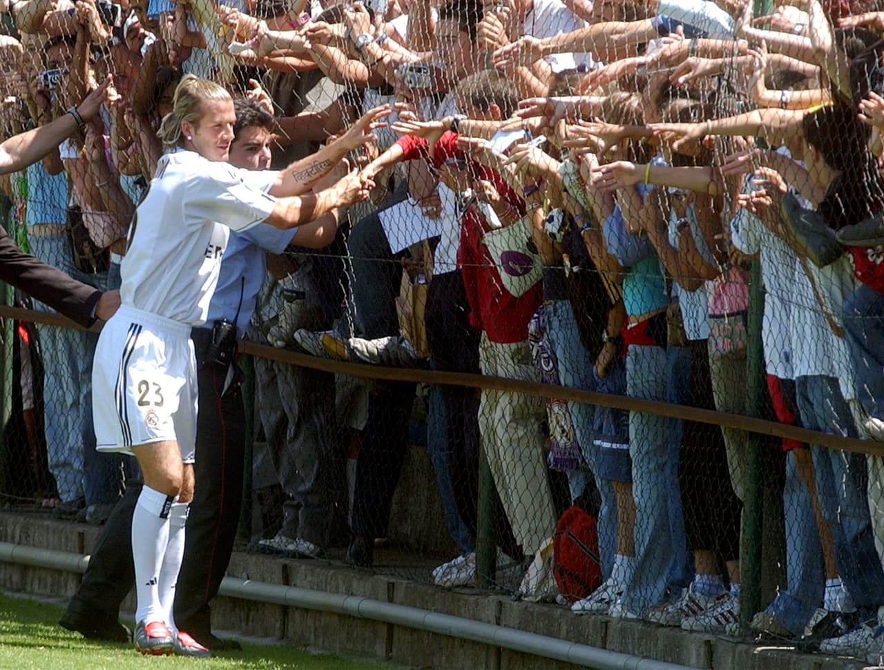 <b>David Beckham (2003-2004)</b>
<br>Club de procedencia: Manchester United
<br>Destino: Real Madrid
<br>Costo: 37.5 MDE (millones de euros)