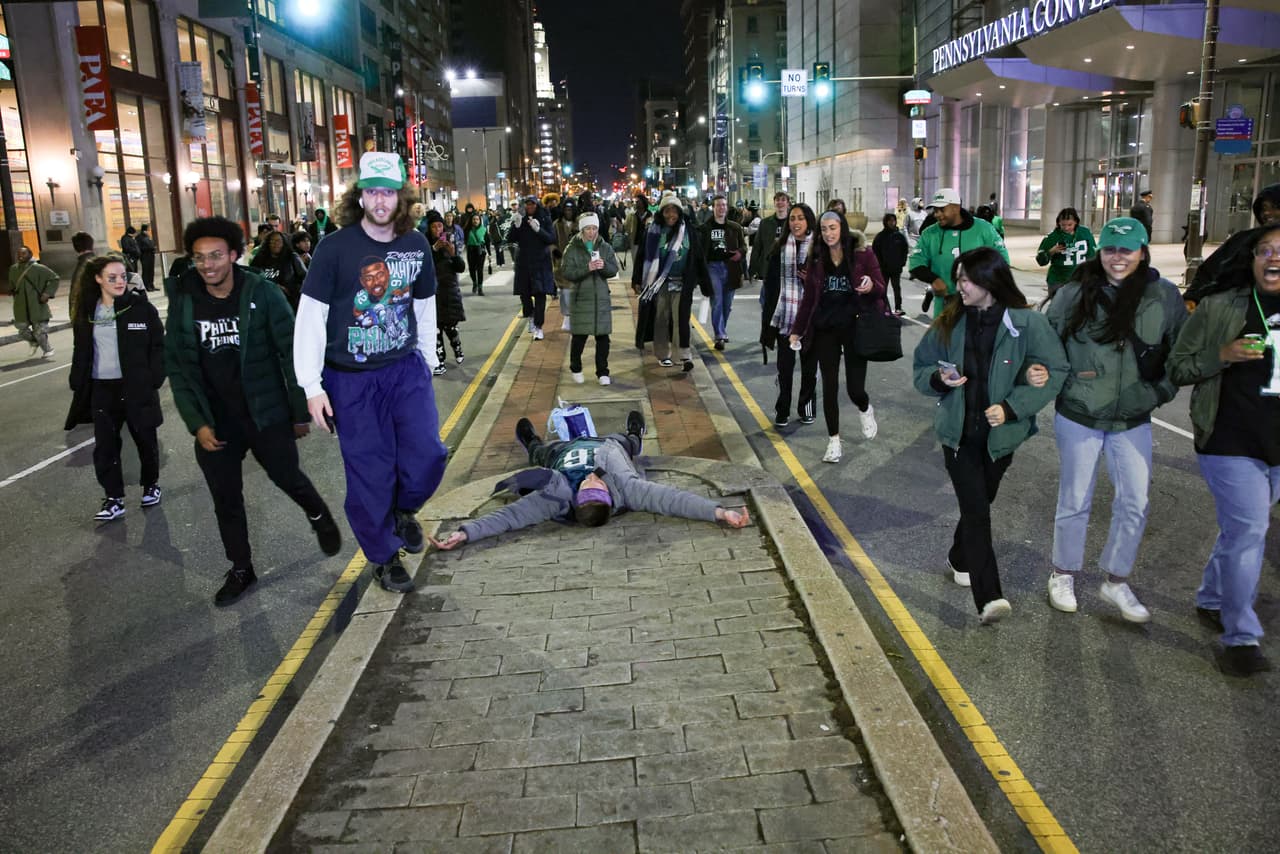 <h3 class="cms-H3-H3"><b>Semáforos abandonados en las calles </b></h3>
<br>
<br>Este lunes 10 de febrero, comenzaron las labores de limpieza detrás de las celebraciones. Entre los daños reportados fueron cinco semáforos derribados que quedaron tirados en las calles.