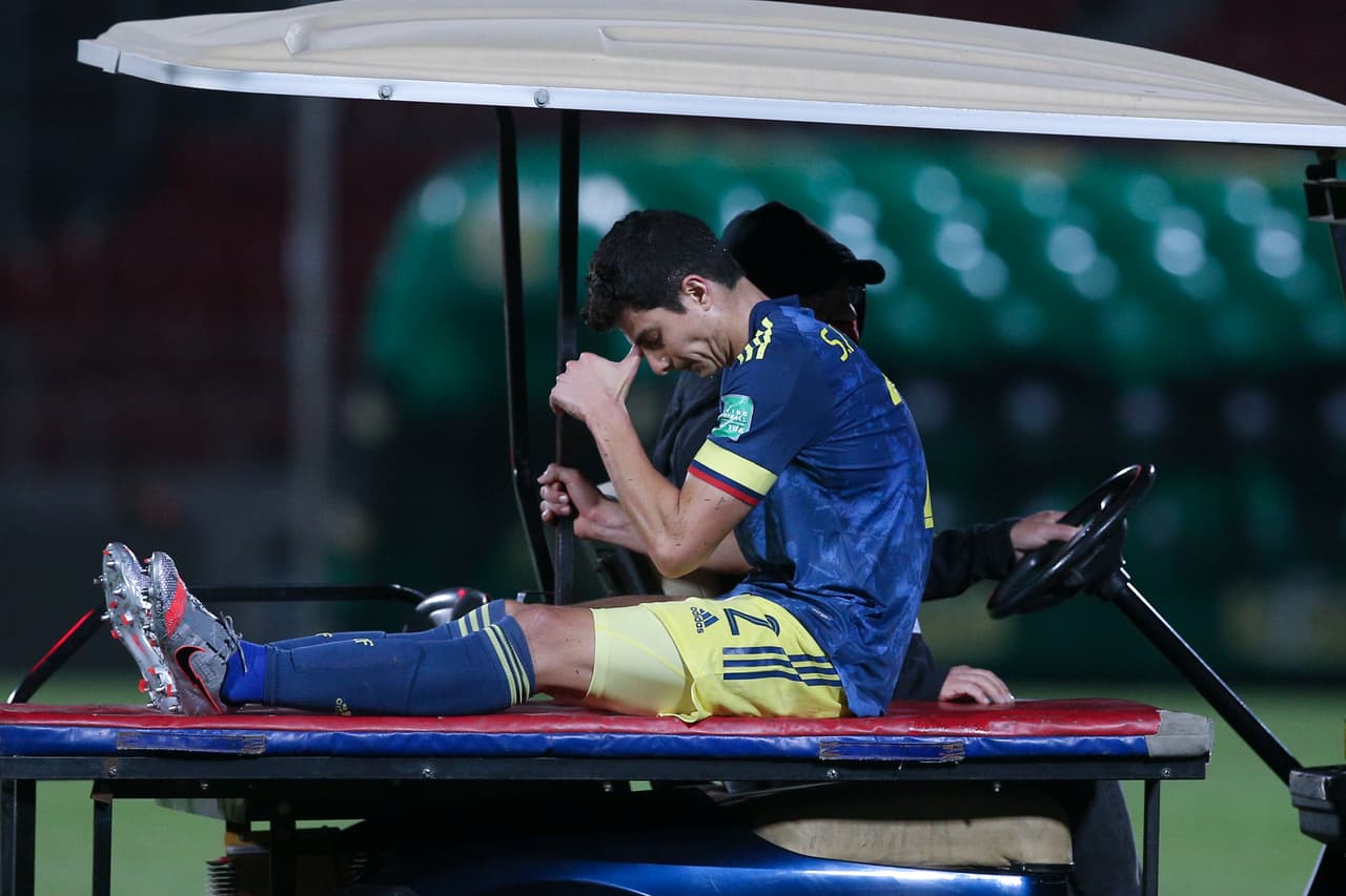 Stefan Medina salió lesionado antes de que acabara la primera parte.