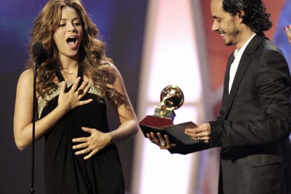 Pero Shakira fue otra de las afortunadas. Así la vimos en 2006 recibiendo el premio a Grabación del Año por su tema 'La Tortura'. Marc Anthony hizo entrega.