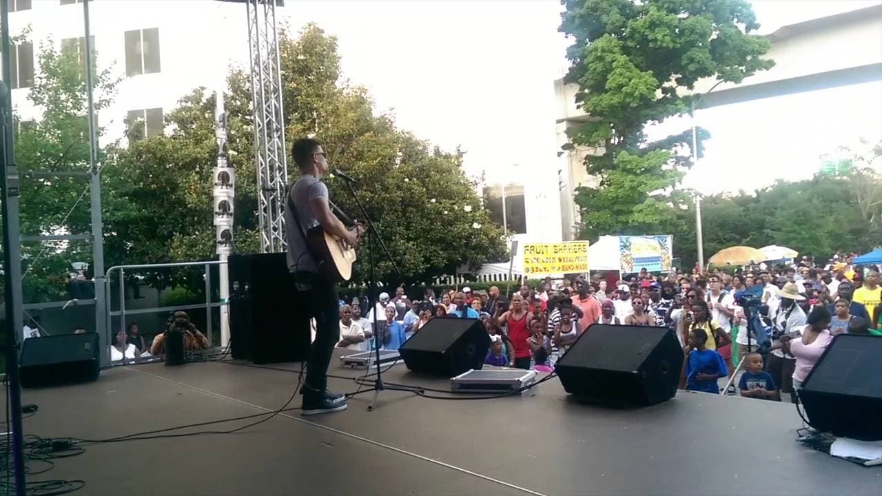 <b><a href="https://www.sweetauburn.com/">Sweet Auburn Springfest (7 y 8 de mayo):</a></b> Sweet Auburn Springfest es el festival gratuito al aire libre más grande del sureste y atrae a miles de asistentes cada año al histórico distrito de Sweet Auburn en Atlanta. El festival de primavera Sweet Auburn ofrece una excelente combinación de música en vivo, comida y diversión para toda la familia, según sus organizadores.