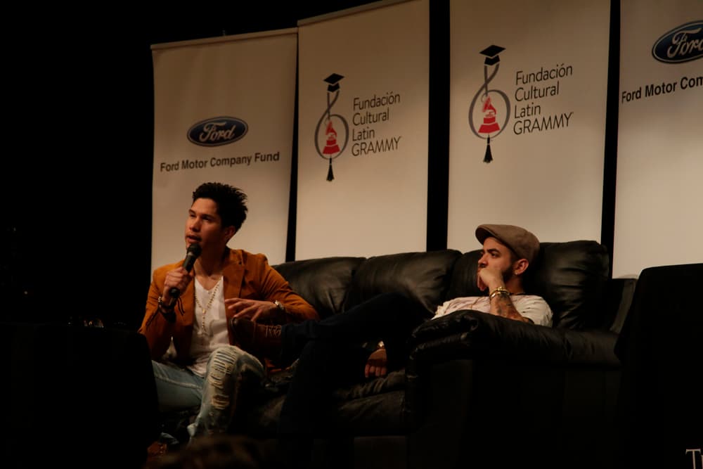 Chino y Nacho asistieron a esta escuela de Miami para dar una sesión de preguntas y respuestas con los estudiantes.