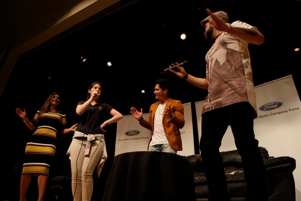 Pero motivó tanto a Chino y Nacho que acabaron tomando el micrófono y siendo el coro de ella. ¡Fue un momento inolvidable!