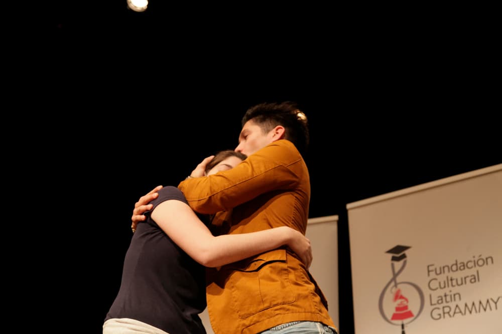 Al final Chino la abrazó con mucho cariño y la dejó muy motivada.