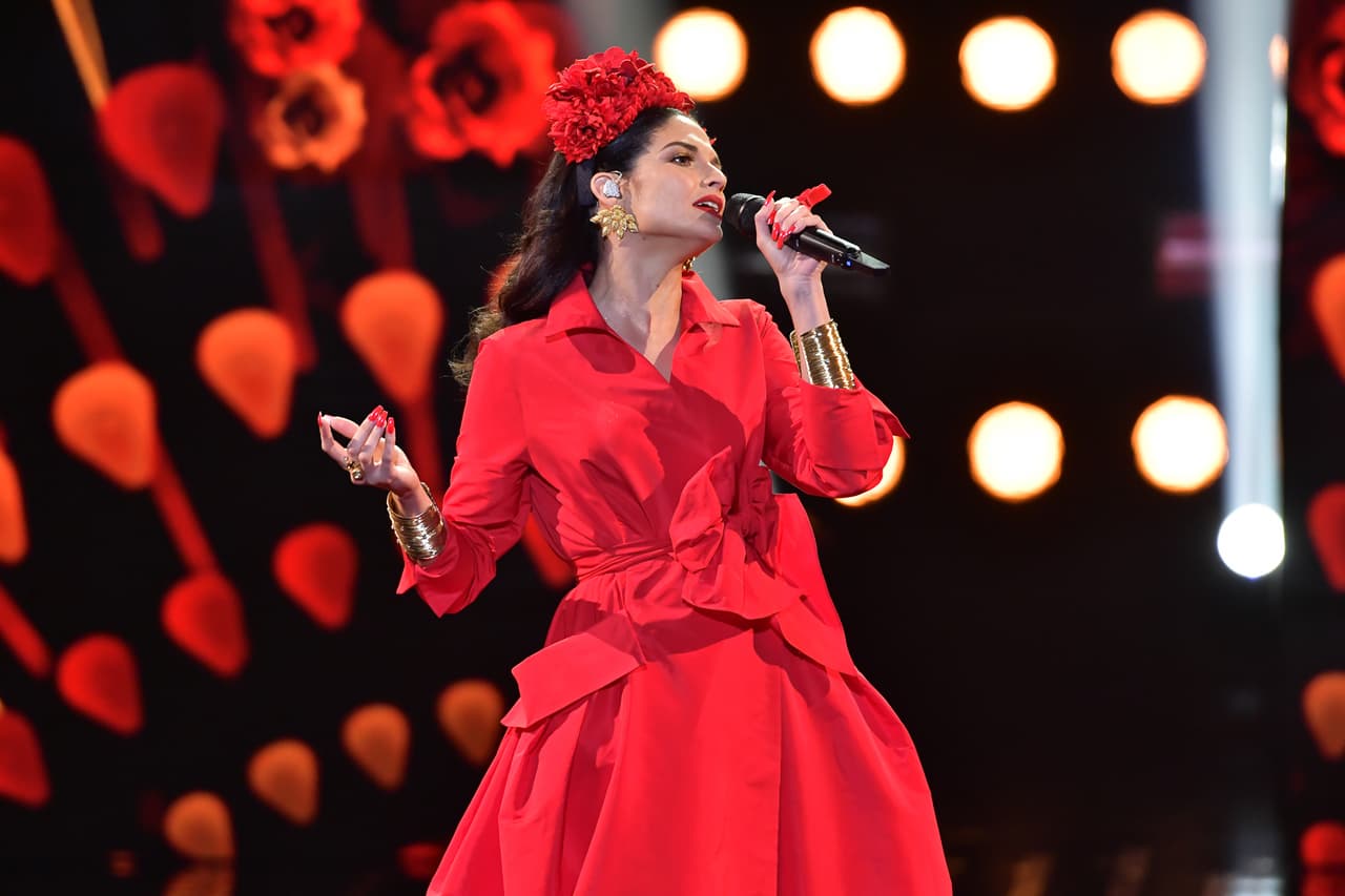 "Agradezco de corazón vuestro apoyo durante todos estos años, y de la misma manera
<b>agradezco vuestra consideración y respeto</b> con esta decisión. Por el momento no voy a dar entrevistas ni emitir otro tipo de comentario al respecto. Gracias a todos, Natalia Jiménez".
<br>