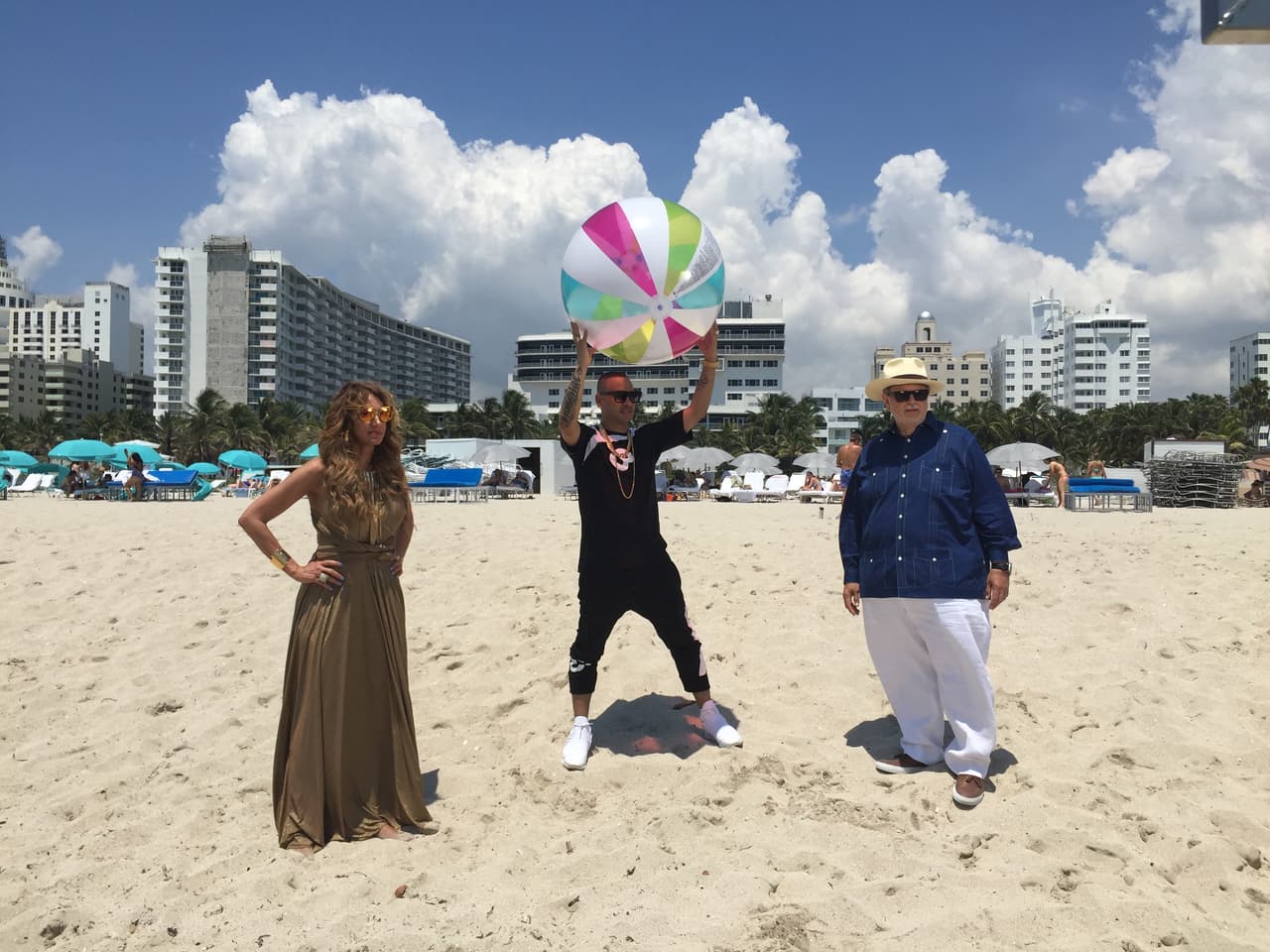 Lili, Jacob y Raúl listos para empezar a grabar el video