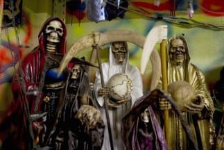 El rito a la Santa Muerte ha generado mucha polémica en México y en sus puntos fronterizos.