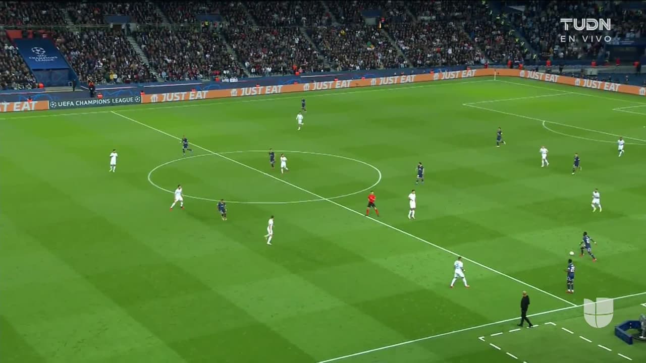 ¡TIRO ATAJADO! disparo por Ander Herrera.