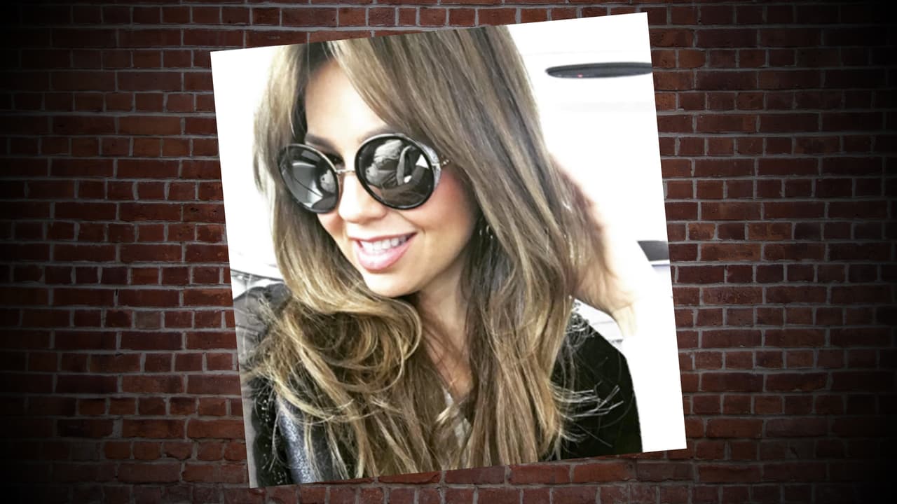 Ya sea en el auto, con su mejor amiga Lili Estefan o con su esposo Tommy Mottola, Thalis no puede estar sin lentes de sol. Y es que la cantante y actriz tiene una colección muy particular de gafas y aquí te mostramos algunas de ellas. ¿Cuál es tu favorito?