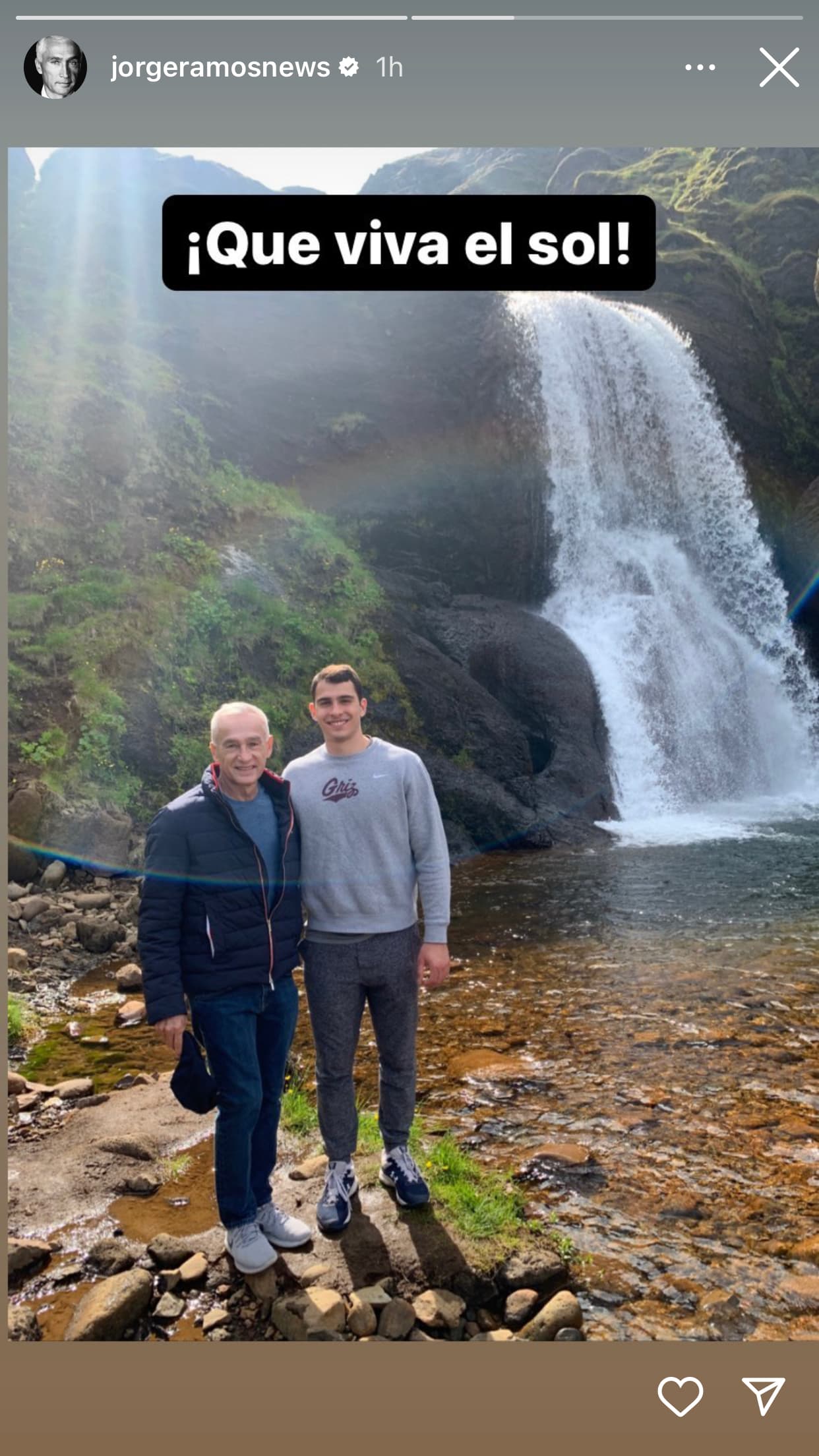 Desde allá, tanto Jorge Ramos como 'Chiqui' Delgado han compartido fotos de sus vacaciones.
<br>