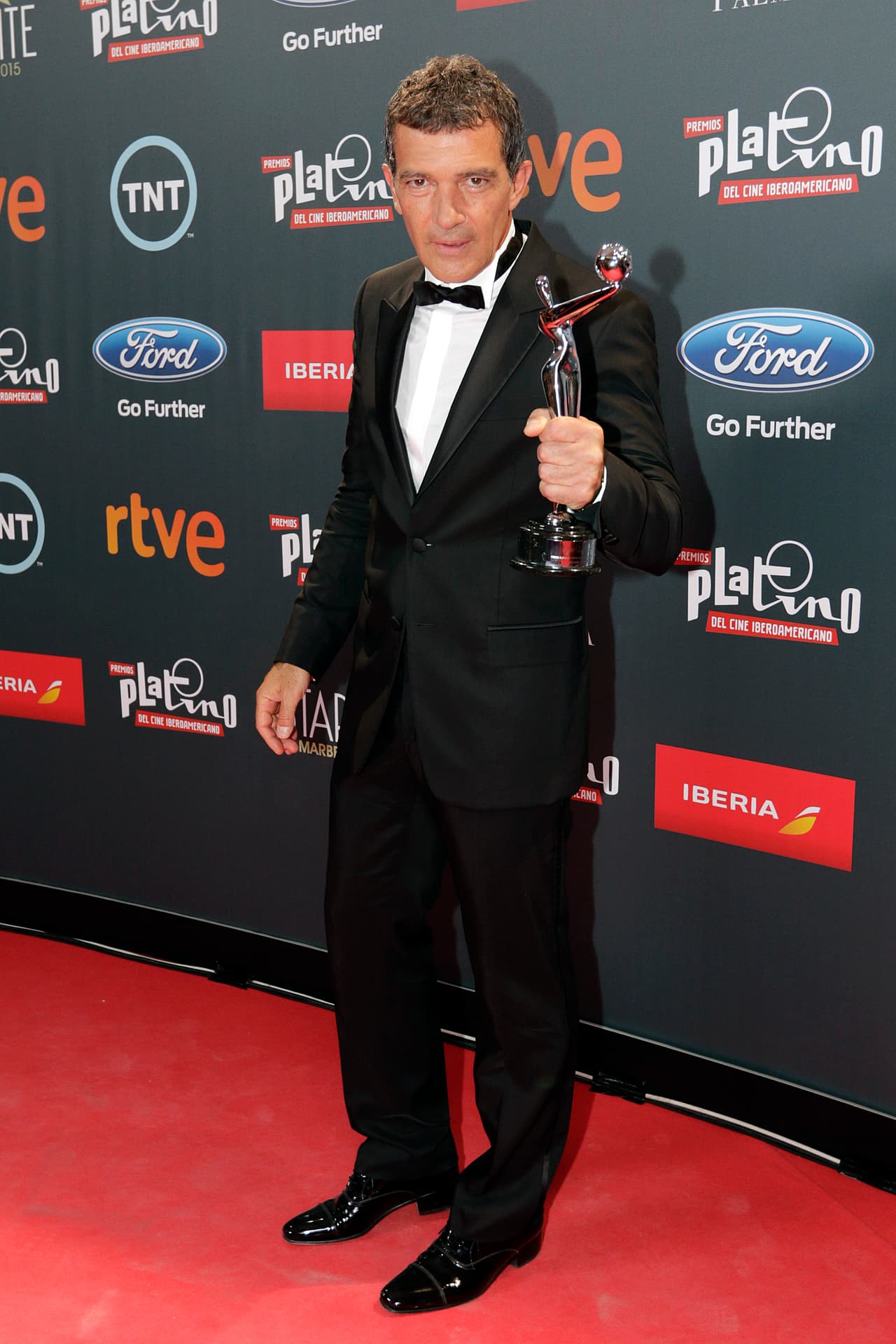 'Un año mi padre vino a casa cuando mi hermano y yo ya estábamos en la cama. Escuché su voz y, probablemente porque quería creerlo mucho, pensé que los tres Reyes Magos ya habían llegado' recordó Banderas.