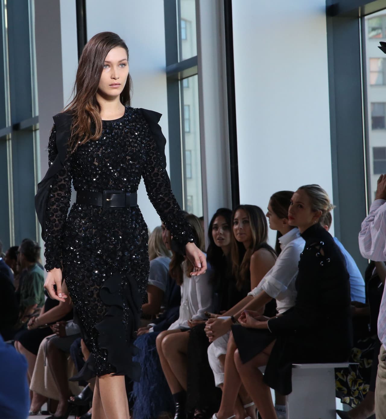 Todos quedaron impactados ante la belleza de la Hadid.