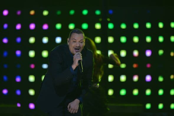 Con todo su ritmo, el cantante hizo mover a los asistentes y al público desde el principio.