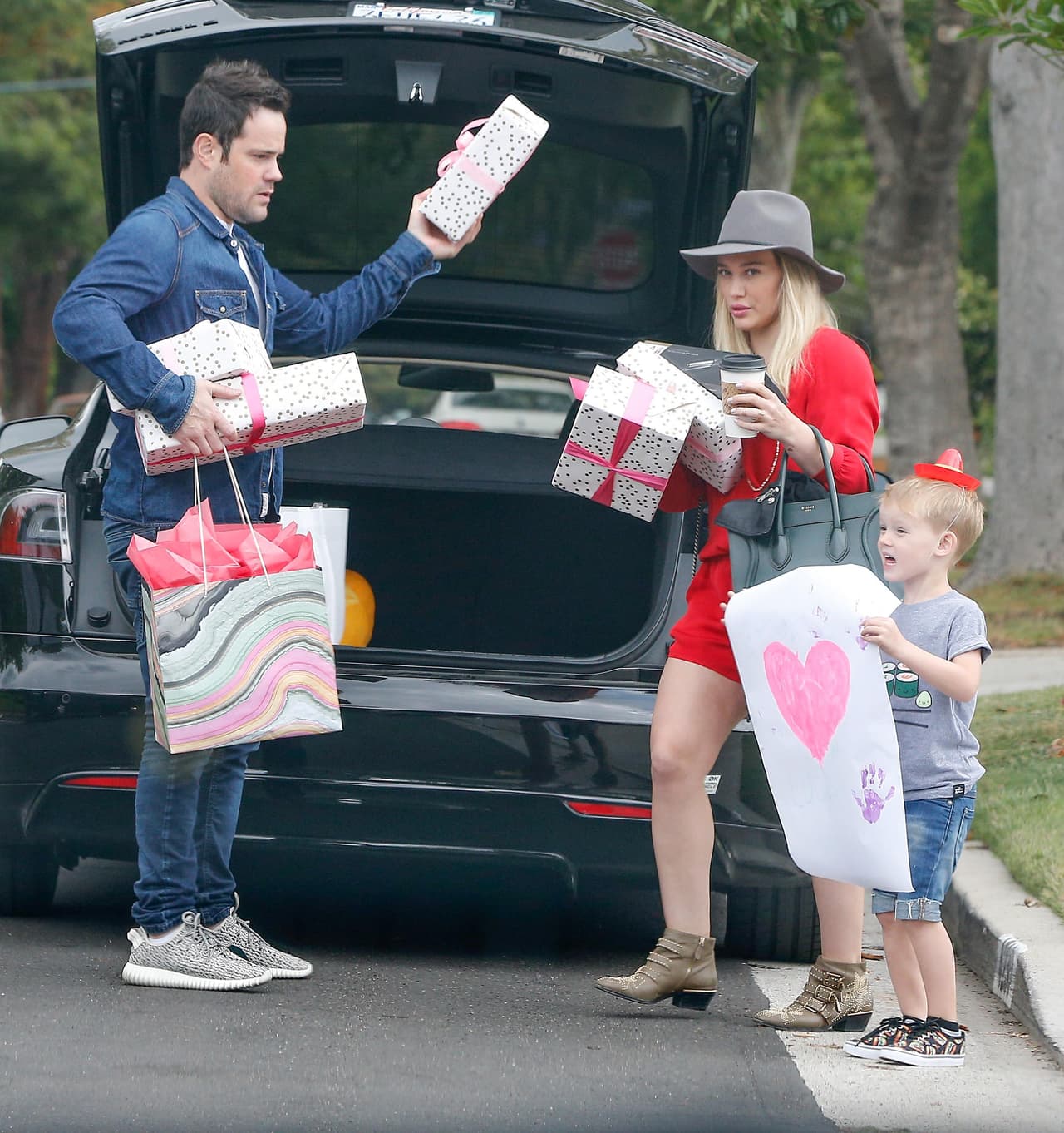 Pero vaya que le compraron obsequios a la sobrinita...