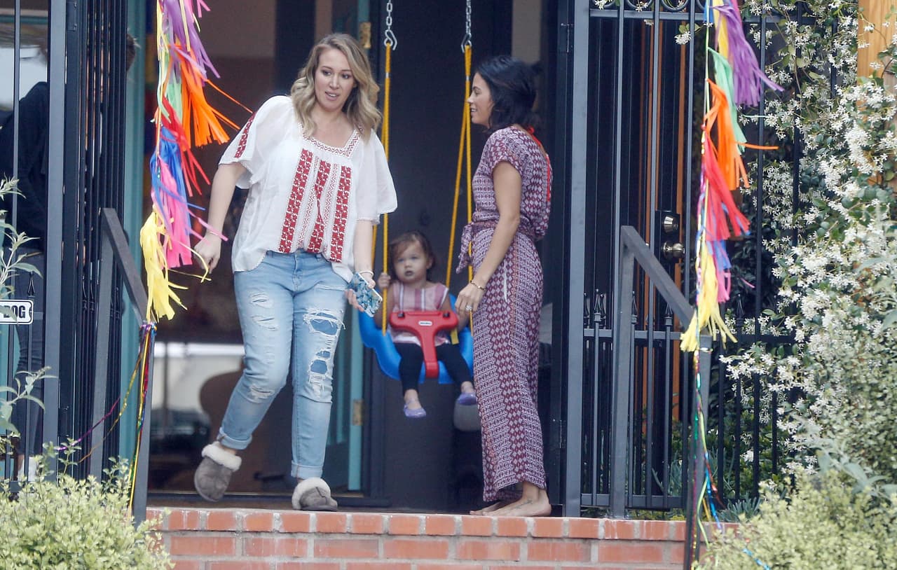 Haylie estuvo platicando largo rato con Jenna.