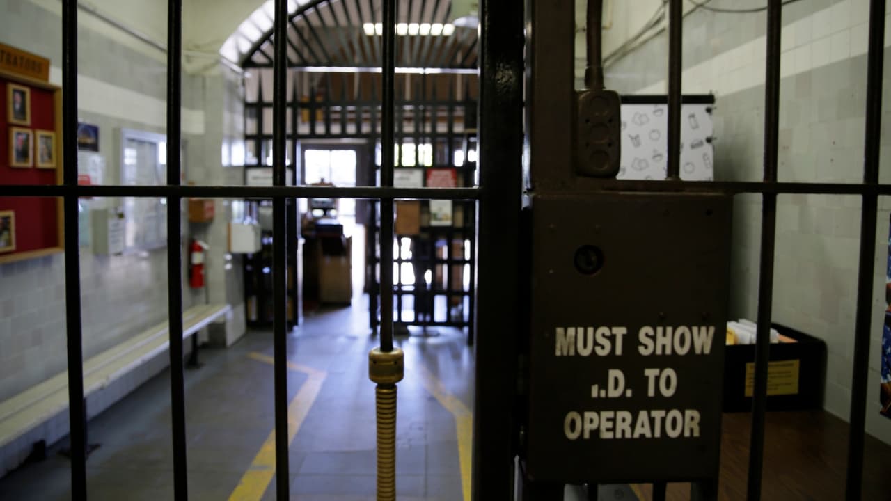 Suman 190 reos infectados: así empeora el brote de coronavirus en la cárcel más antigua de California