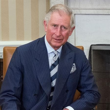 Además, en su residencia oficial, en Clarence House, hay sirvientes que solo están encargados de un tramo, de un mismo pasillo.