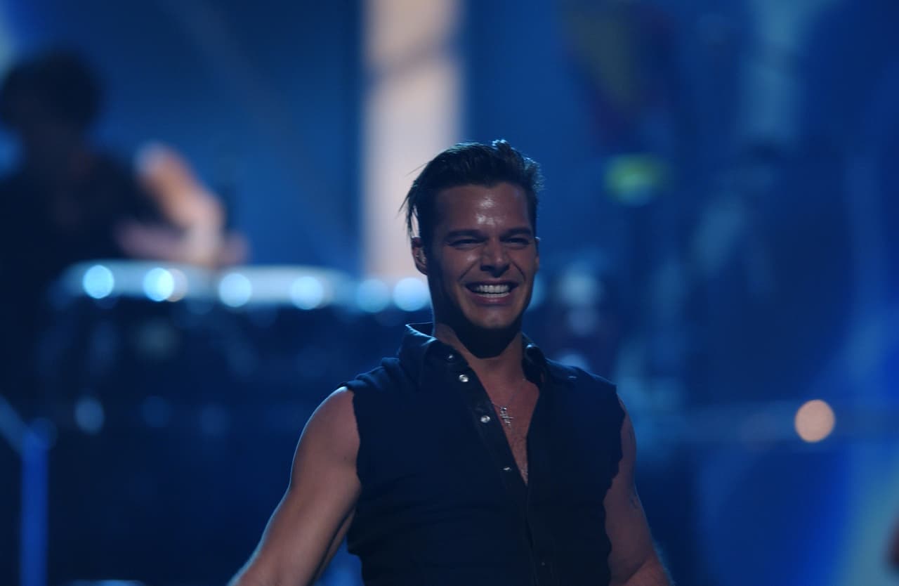 Con los sencillos 'Y todo queda en nada' y 'Fuego de noche, nieve de día', el cantante se presentó en la entrega número 16.