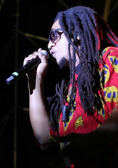 1. A Tego Calderóin le fascina el hip hop y la salsa, géneros en donde encuentra otra de sus pasiones.