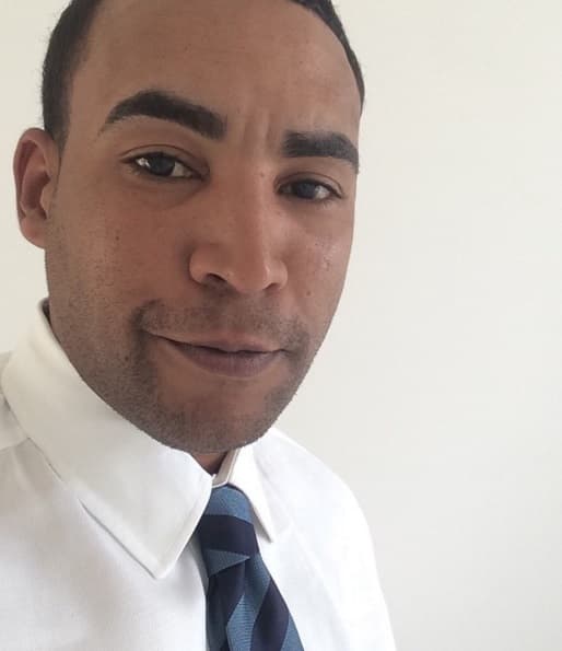 3. Daniel Omar, Derek y Gianna, es el nombre de sus tres hijos.