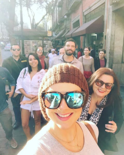 Julián y Marjorie están más enamorados que nunca, sus amigos y familiares los han apoyado y han comprobado que están hechos el uno para el otro.