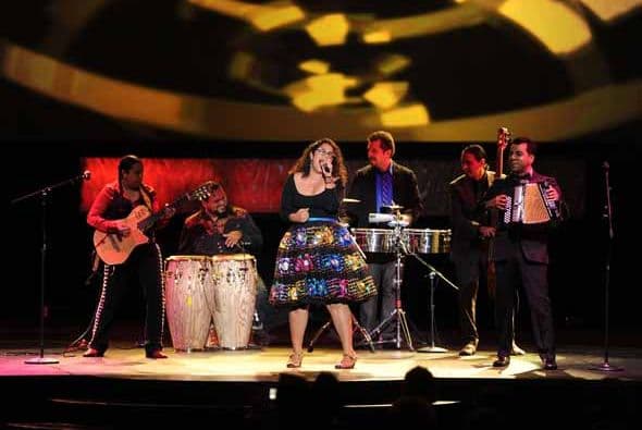 4-Haber tocado en el Capitolio durante un gran marcha por la reforma migratoria. "En esa presentación nuestro debate interno era si llorar de la emoción o cantar para apoyar a toda nuestra gente que lucha por su legalización".