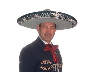 Toño, el hermano de Sonia, ha buscado cultivar un parecido con su tío - mismas poses, mismo bigote - pero no alcanzó la misma popularidad; sin embargo, tiene una carrera sólida como actor de telenovelas y se presenta en palenques y ferias.