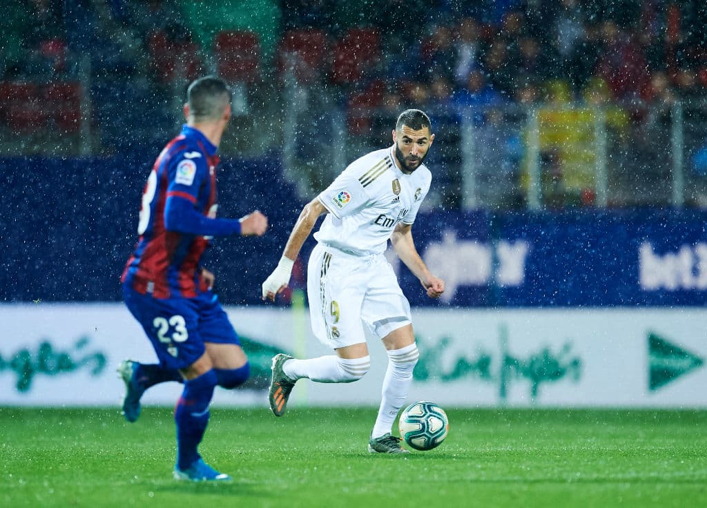 Con goles de Sergio Ramos, Federico Valverde y doblete de Karim Benzema, el real Madrid golea y llega 25 unidades.