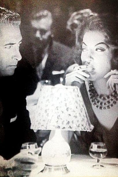 Su interpretación gustó tanto en televisión que poco tiempo después llevó a "Teresa" al cine.