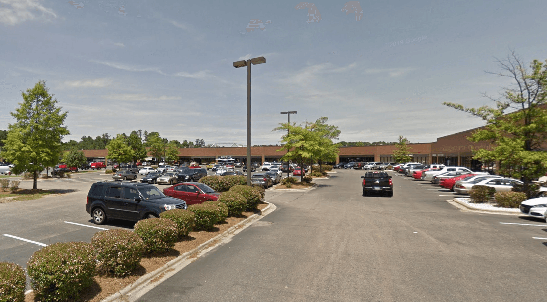 Evacúan centro comercial en Durham