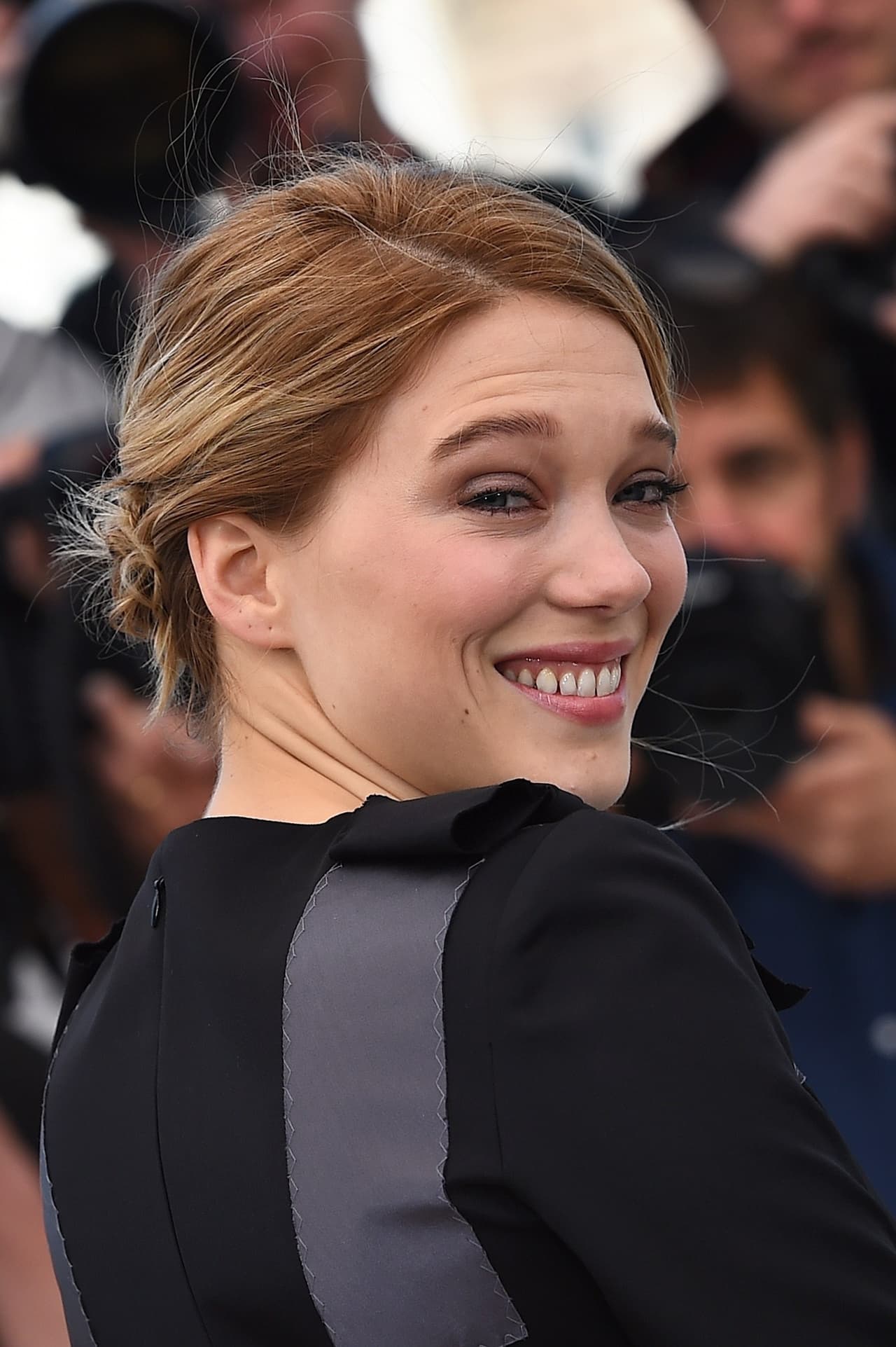 Su padre viajaba a menudo por trabajo y su madre pasaba largas temporadas en África.