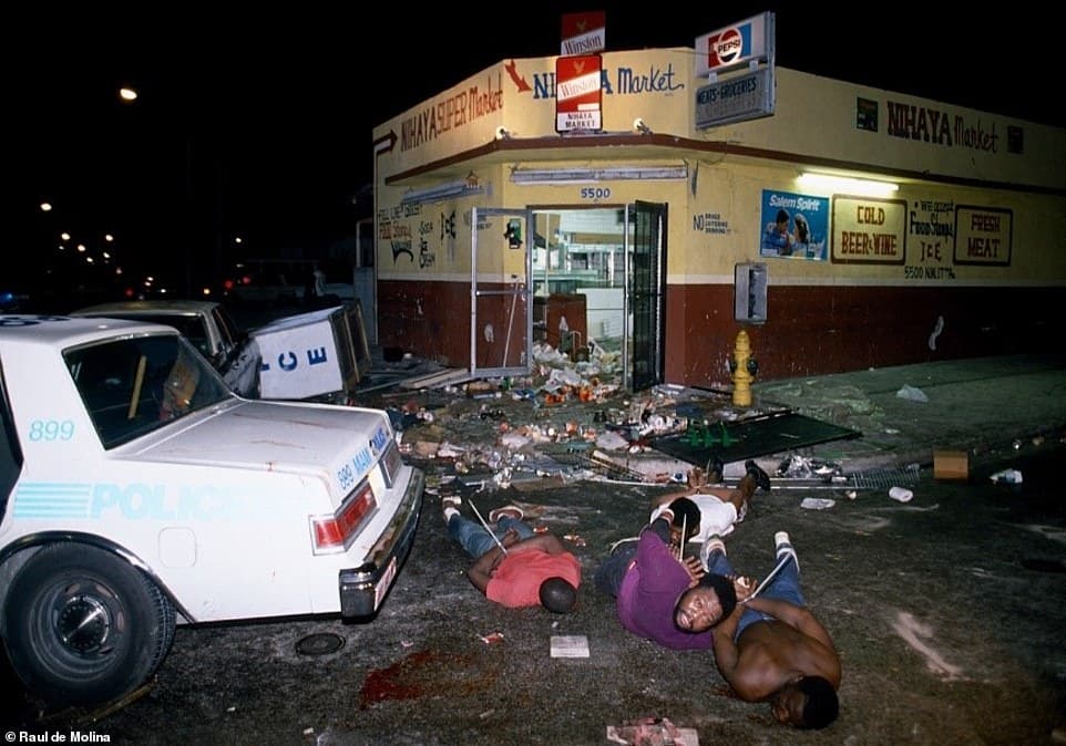 El presentador comentó que esta imagen, capturada durante los disturbios de Miami en Liberty City, en 1989, “es una de mis dos fotografías favoritas”.