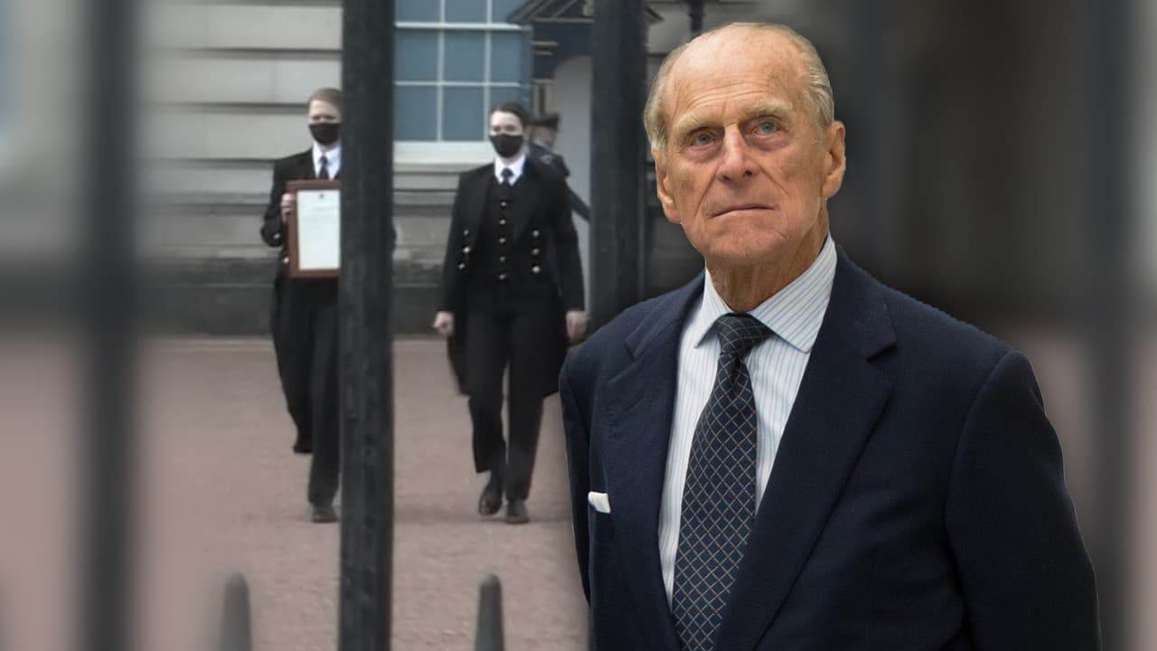 <u><b>Contenido relacionado</b></u>
<br>
<br>La familia real mantiene la tradición de colgar en las rejas del palacio un aviso enmarcado al momento de dar un anuncio importante. La muerte del duque de Edimburgo no fue la excepción y así lo dieron a conocer este 9 de abril.