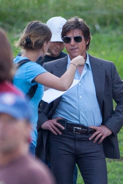 Captaron al actor con su nueva asistente Emily en el set de su nueva película “Mena”.