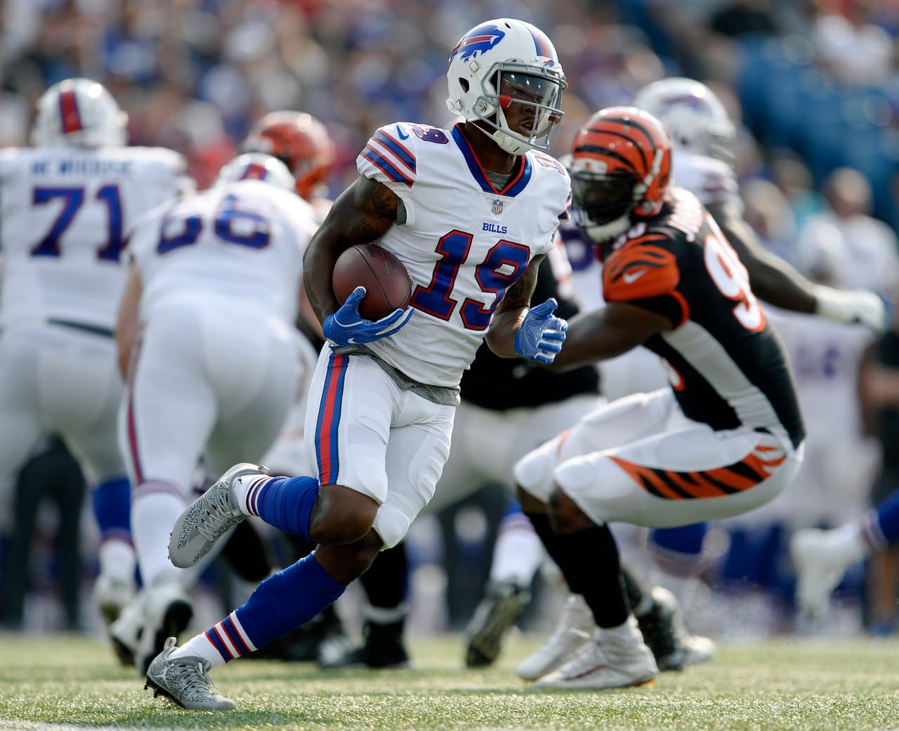 El joven receptor Corey Coleman (19) apenas había sido firmado por los Buffalo Bills a inicios de agosto y ahora lo dejan en libertad. A no ser que otro equipo lo tome, le deben 3.5 mdd.